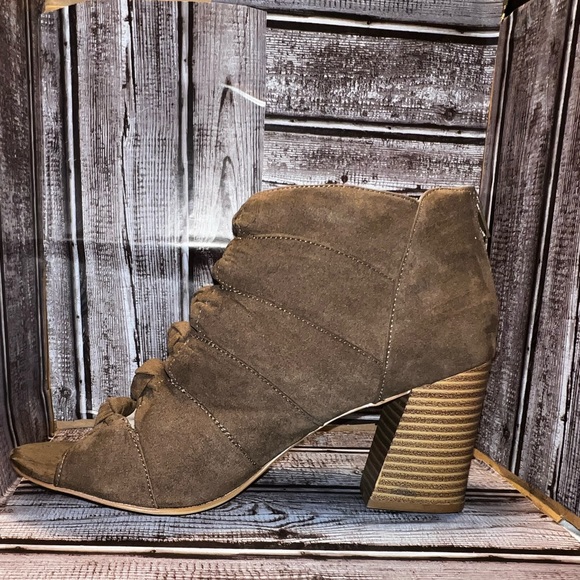 Metaphor woman’s Chelsea ankle  boots - Picture 12 of 16